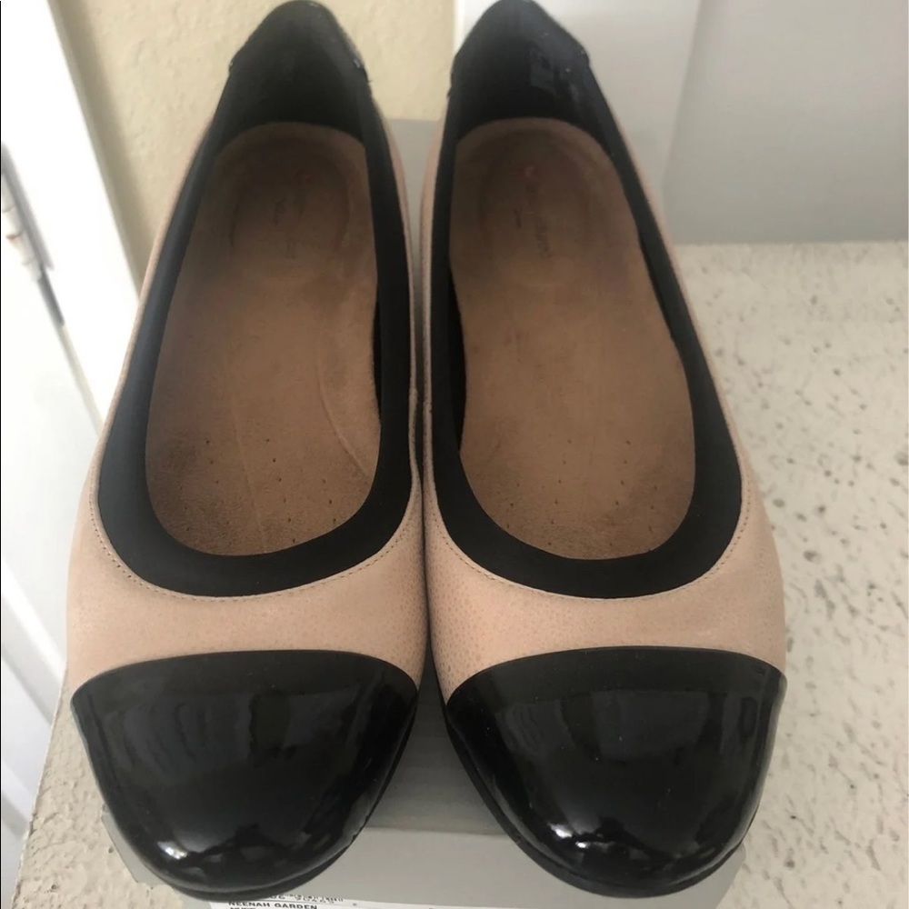 Women’s Clarks Nude Flats Size 7M
